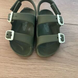 OshKosh B'gosh Green Sandals for Casual Comfort